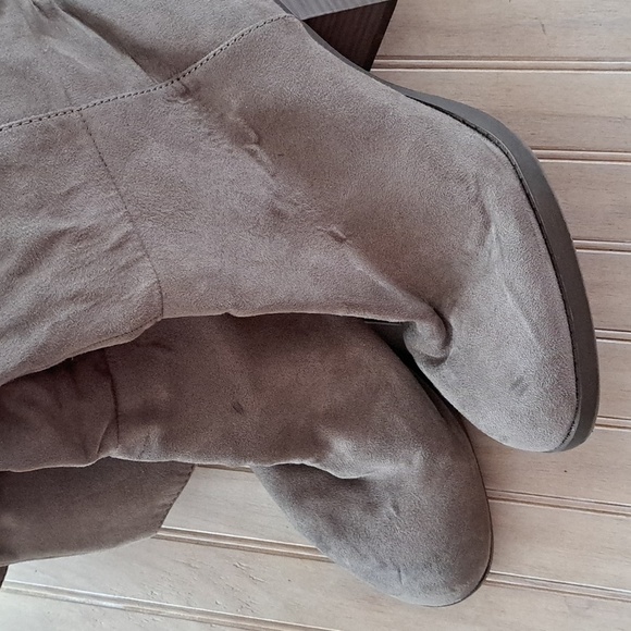 Old Navy Women's Tall Suede Heeled Boots - Picture 6 of 9